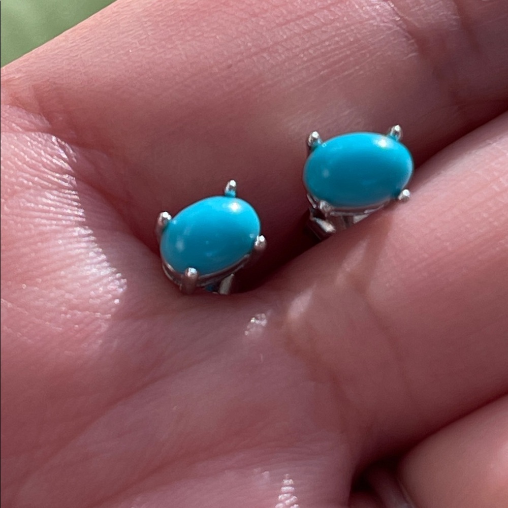 NWT Natural Sleeping Beauty Turquoise Stud Earrings in 925 Silver